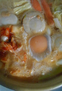 蒸しホタテとキムチと卵の味噌煮込みうどん