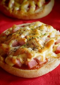 ベーコン・もっチーズ・マフィンピザ