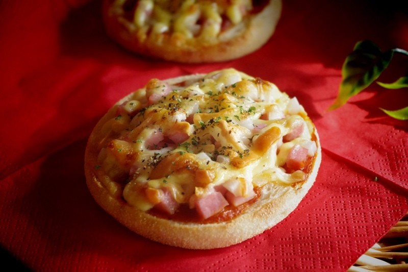 ベーコン・もっチーズ・マフィンピザの画像