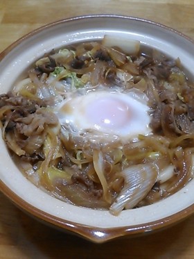 煮込みすき焼き風鍋焼きうどん