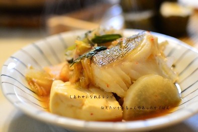根菜たっぷり。鱈のキムチ鍋の写真