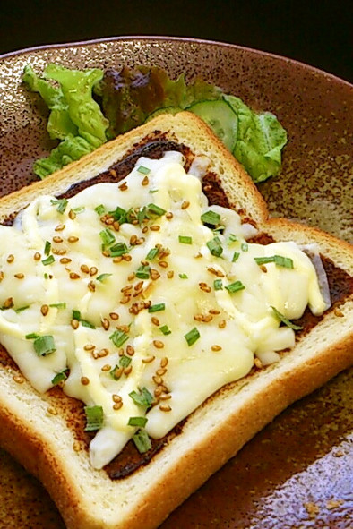 甜麺醤★実は美味しいチーズ甘味噌トーストの写真