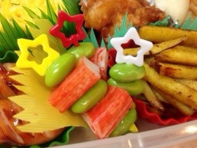 お弁当に♪*カニカマと枝豆の彩りピック*