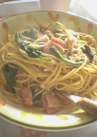 〇。ホウレン草とベーコンのパスタ。〇