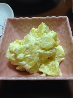 柔らかゆで卵とポテトのサラダの画像