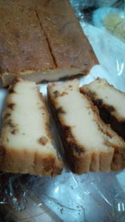 パウンドケーキ　チーズ味ラムレーズンinの画像