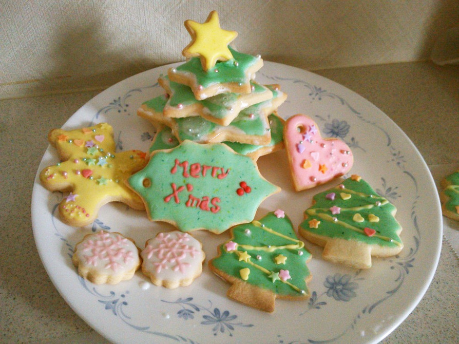 クリスマスのアイシングクッキーの画像