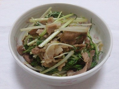 豚肉と水菜の煮物の写真