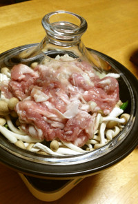タジン鍋で豚肉の塩糀漬け焼き