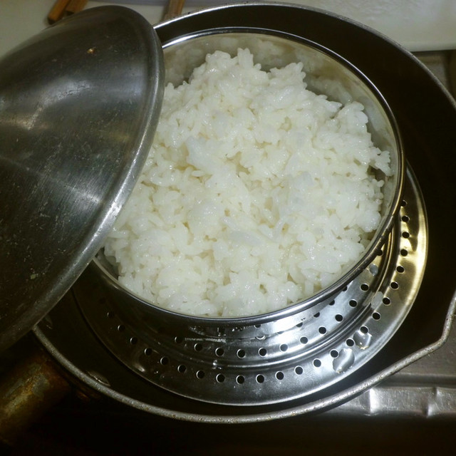 ご飯の蒸し方 パックご飯 キャンプにも レシピ 作り方 By Toshiebaba クックパッド 簡単おいしいみんなのレシピが358万品