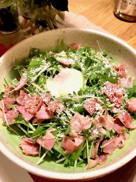 水菜とベーコンの温玉のせはりはりサラダ