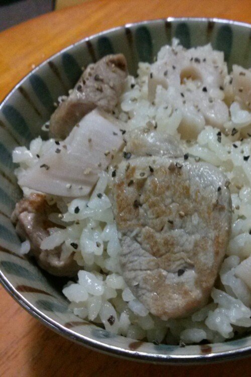 ホクホクピリリ☆豚肉と蓮根の炊き込みご飯の画像