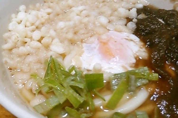 とろろ昆布と天かす月見うどん レシピ 作り方 By 単 クックパッド 簡単おいしいみんなのレシピが378万品