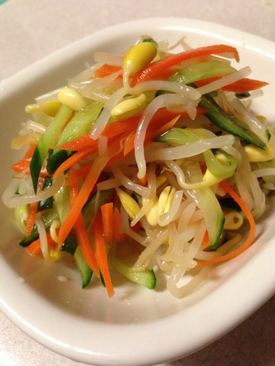 豆もやしと細切り野菜のナムルの写真