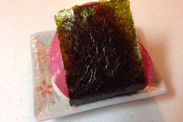 めちゃ簡単 ボロニアソーセージおにぎり レシピ 作り方 By まるはぴ クックパッド