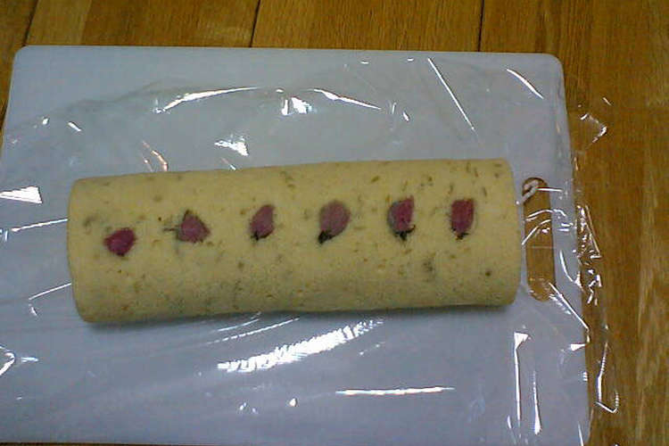 桜ロールケーキ レシピ 作り方 By としえ クックパッド