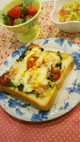ほうれん草ベーコンエッグチーズトースト