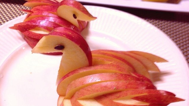 クリスマスにリンゴで白鳥デザインカット レシピ 作り方 By ひらめきmei クックパッド 簡単おいしいみんなのレシピが361万品