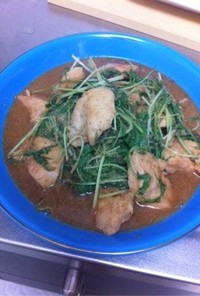 鶏肉と水菜（ほうれん草）のゴマ味噌煮