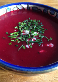 色鮮やか赤かぶのスープ
