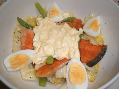 鮭とキャベツのタルタルサラダの写真