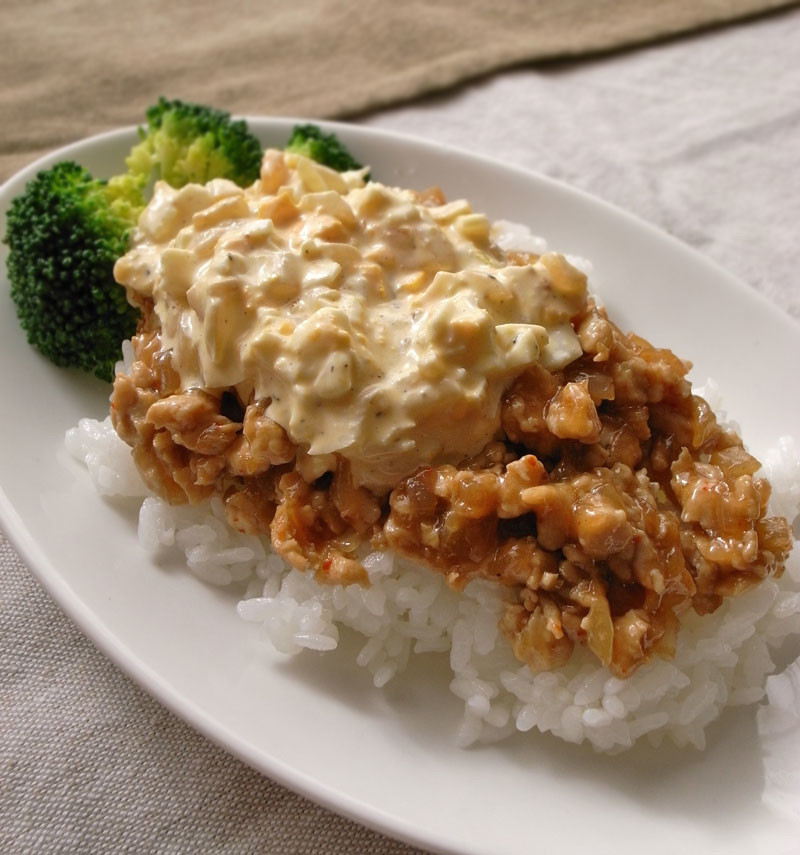 鶏ひき肉で簡単！チキン南蛮風な丼の画像