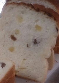 レーズンとパインの食パン