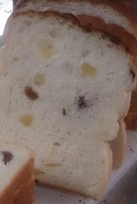 レーズンとパインの食パン