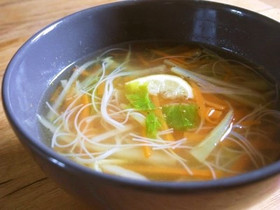 ナンプラー風味の超あっさり春雨入りスープ