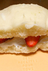 ハイジの白いパン風苺サンド。