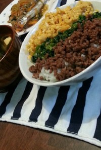 簡単♡三色丼～卵と小松菜ナムルと肉そぼろ