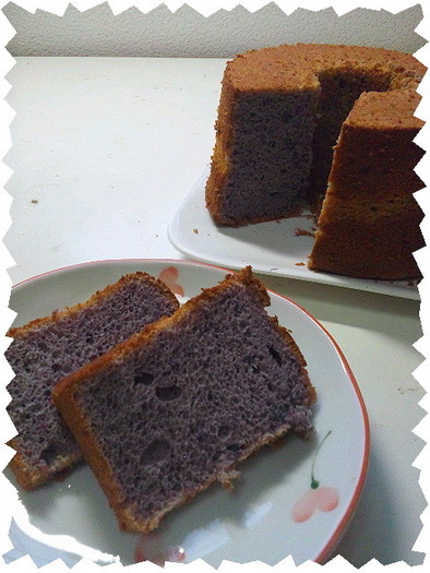 紫いものシフォンケーキの写真