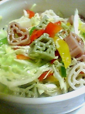 キャベツとショートパスタのサラダ