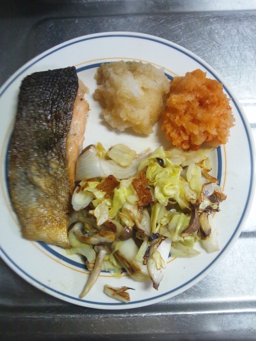 １１月８日晩飯　【鮭の素焼き和風ver】の画像