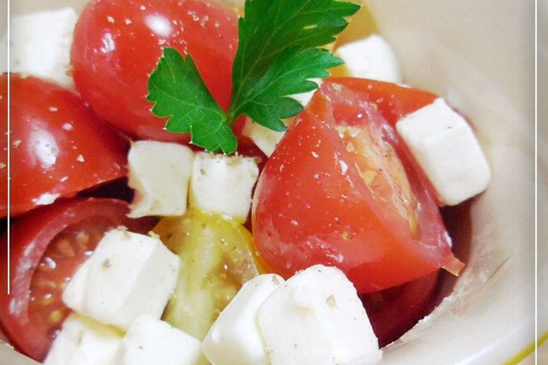 簡単 オシャレ ミニトマトのサラダ レシピ 作り方 By るんこ326 クックパッド 簡単おいしいみんなのレシピが379万品