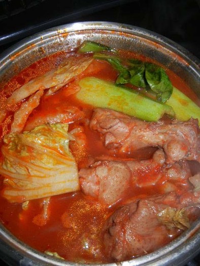 鶏手羽元と白菜のトマト鍋の写真
