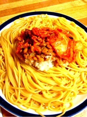料理男子の納豆キムチスパゲティの画像