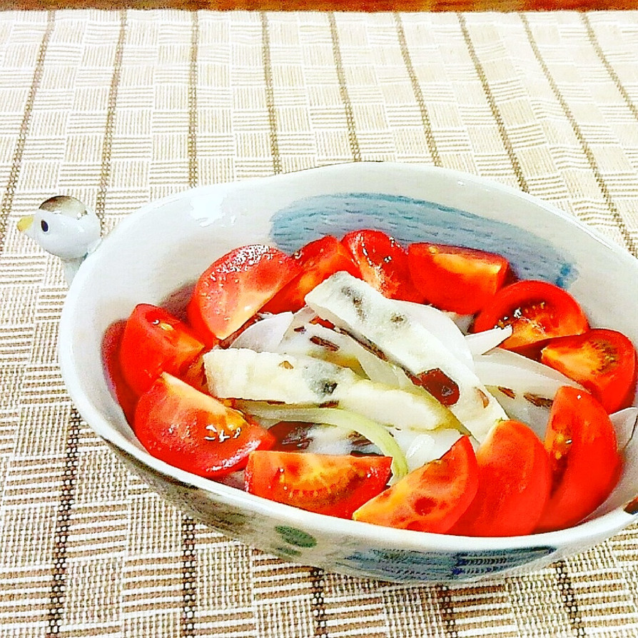 練り物と玉ねぎ・トマトの和風サラダ♪の画像