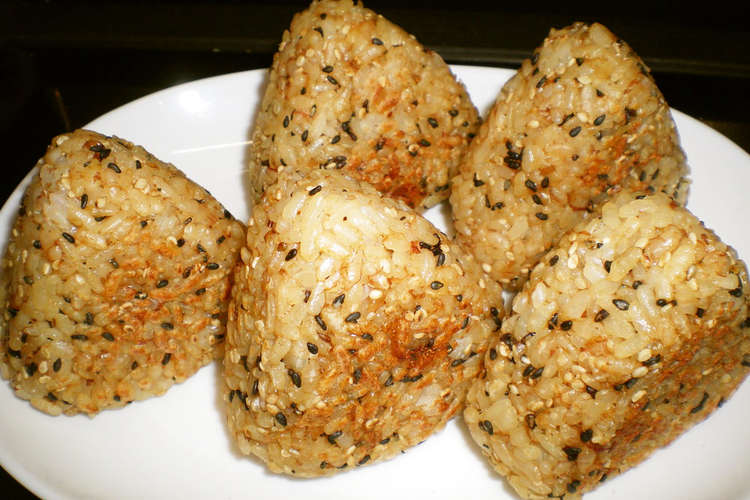 ごまおかかたっぷり焼きおにぎり レシピ 作り方 By お魚キッチン クックパッド 簡単おいしいみんなのレシピが360万品