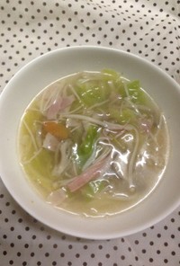 簡単鶏ガラ野菜スープ