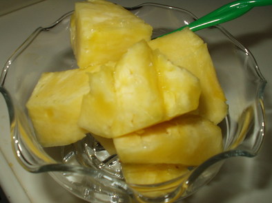 パイナップルの切り方の写真