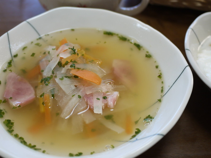 根菜とベーコンのスープ。の画像
