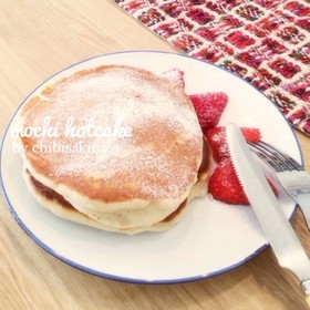 もちふわ♡お餅で苺大福風ホットケーキ