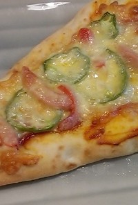 ナン生地の簡単ピザ
