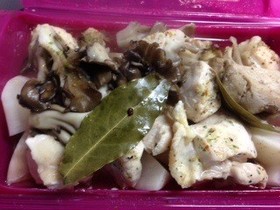 ダイエット!ルクエ大根・鶏の簡単ハーブ煮
