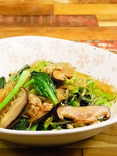 ビタミンたっぷり❢小松菜と春雨の炒め物の写真