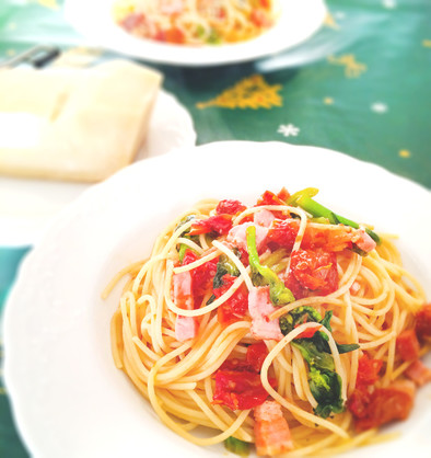 ドライトマトとベーコン菜の花スパゲッティの写真