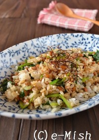 納豆とほうれん草のピリ辛チャーハン