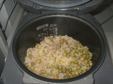 エンドウ豆ご飯の写真