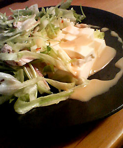 豆腐　ごまドレッシングサラダの写真